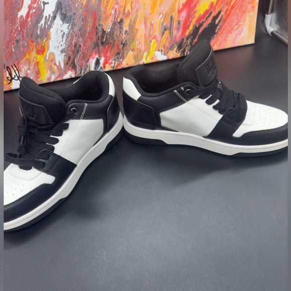 DKNY Women's White and Black Ozone Lace-Up Low-Top SZ9 - Picture 3 of 9